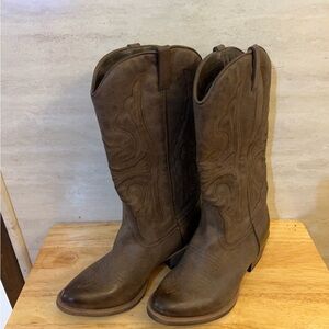 Coconuts by Matisse Legend cowboy boots in brown with embroidered accents.